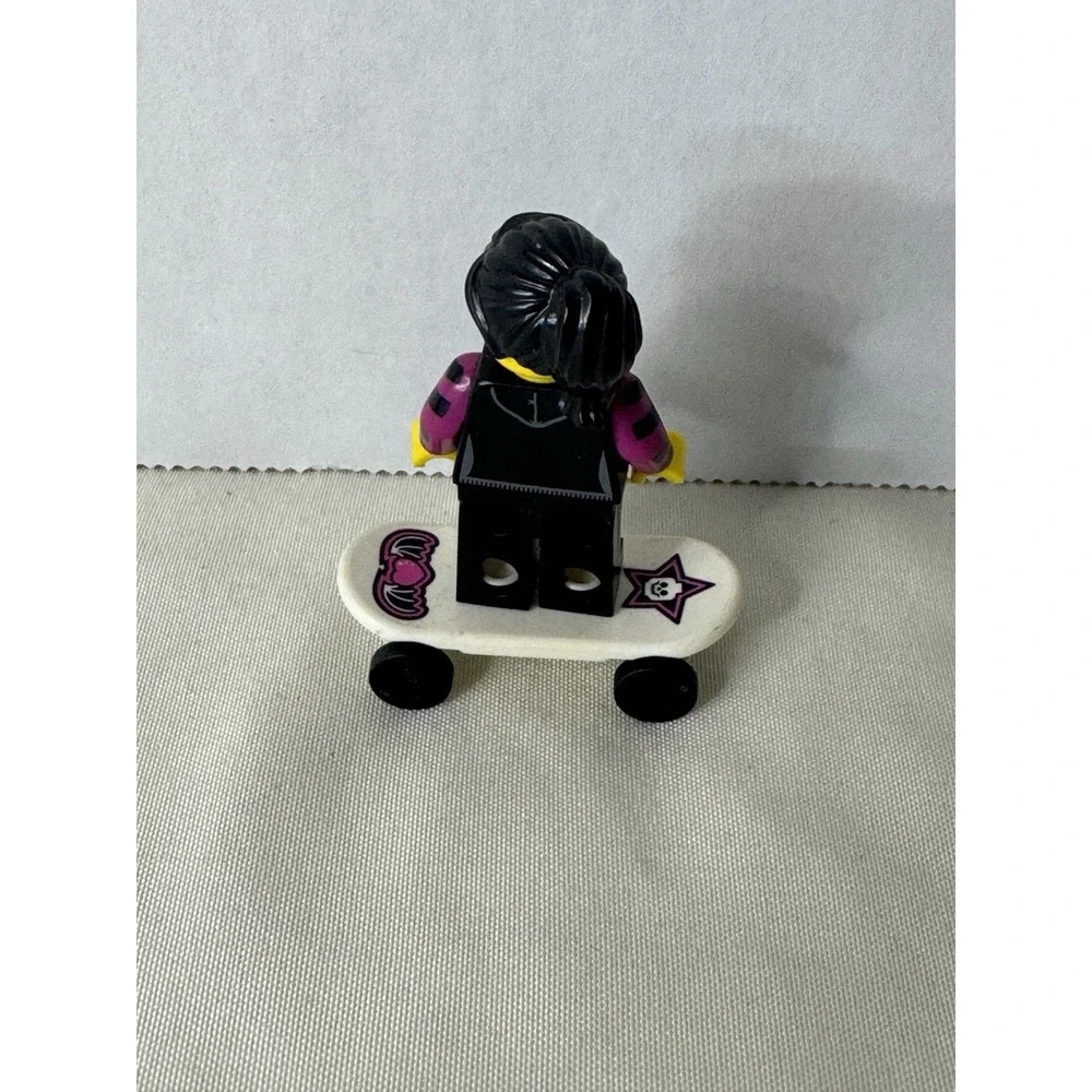 LEGO Minifigure Female Skull Hoodie Skateboarder w/ 38412 Deck & Ponytail‎